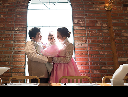 고궁촬영 - 전통 한복을 입은 아이의 자연스러운 모습