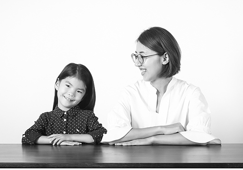 야외촬영 - 나무 아래에서 자연광으로 촬영한 베이비사진